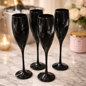 Elegant Black Champagne Flutes
